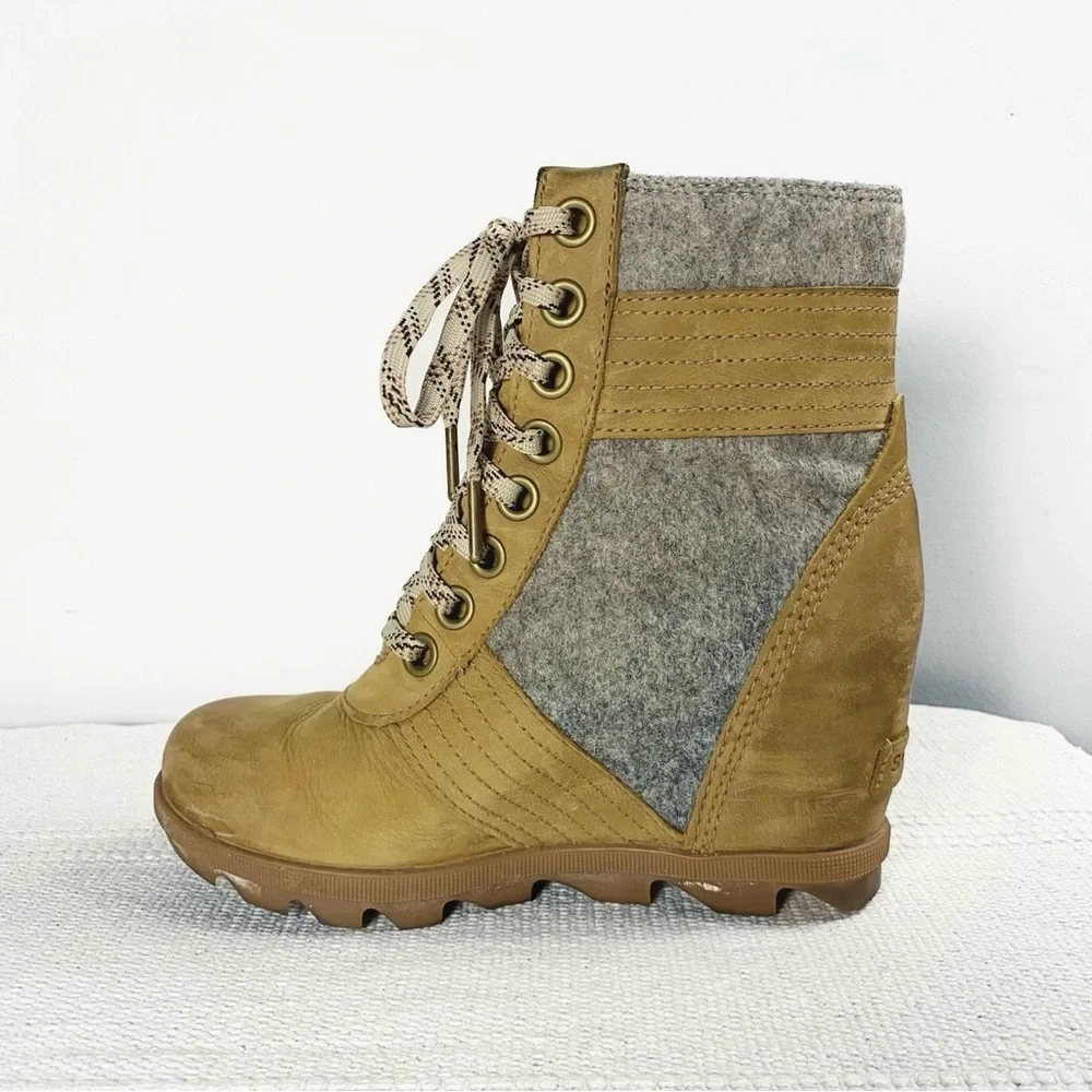 SOREL Lexie Wedge Weather Boots in Camel Brown Womens size 6